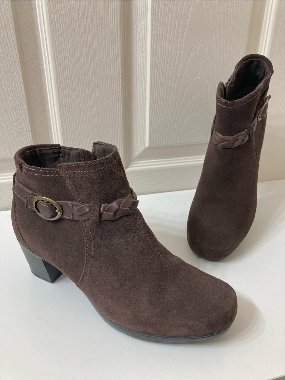 Clarks Women’s Brown Suede Block Heel Ankle Boots 9 Wide Earth Tone Western